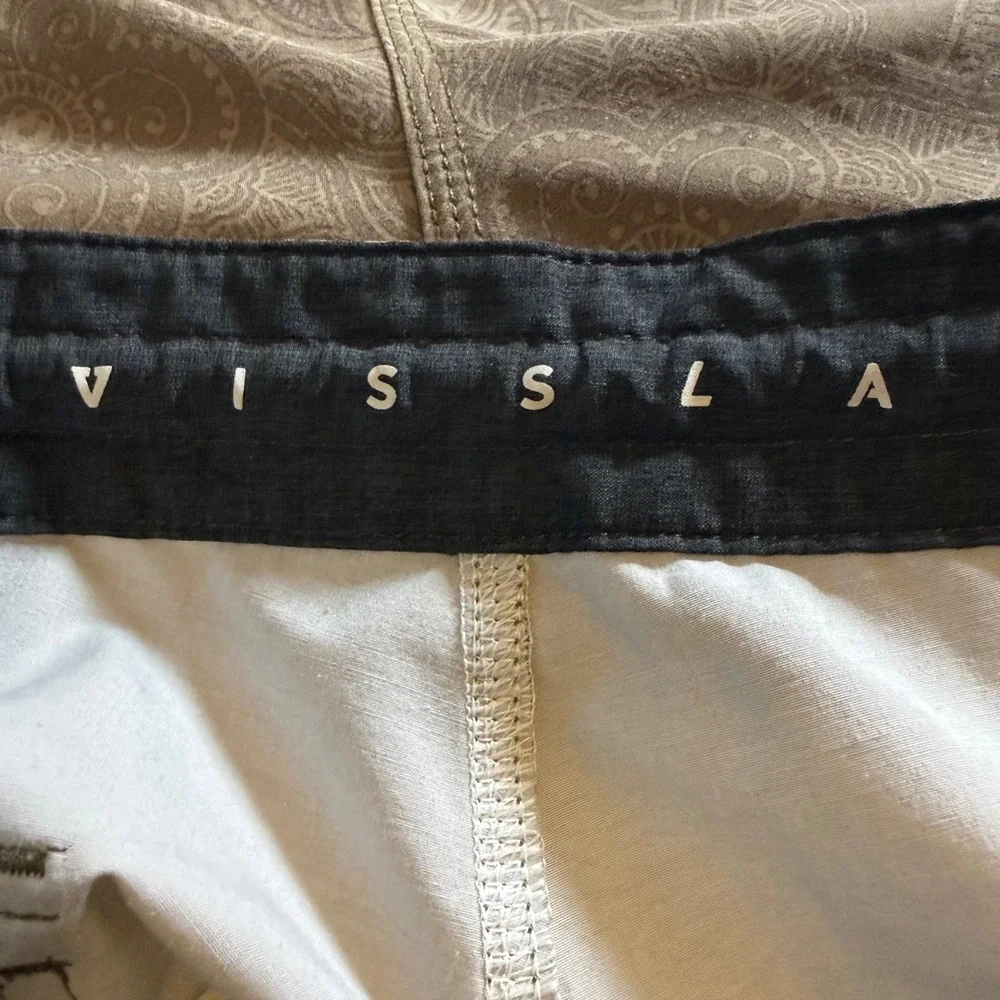 Vissla Mens Paisley Board Shorts Tan Khaki Upcycled Coconut Stretch‎ Size 33 8in
